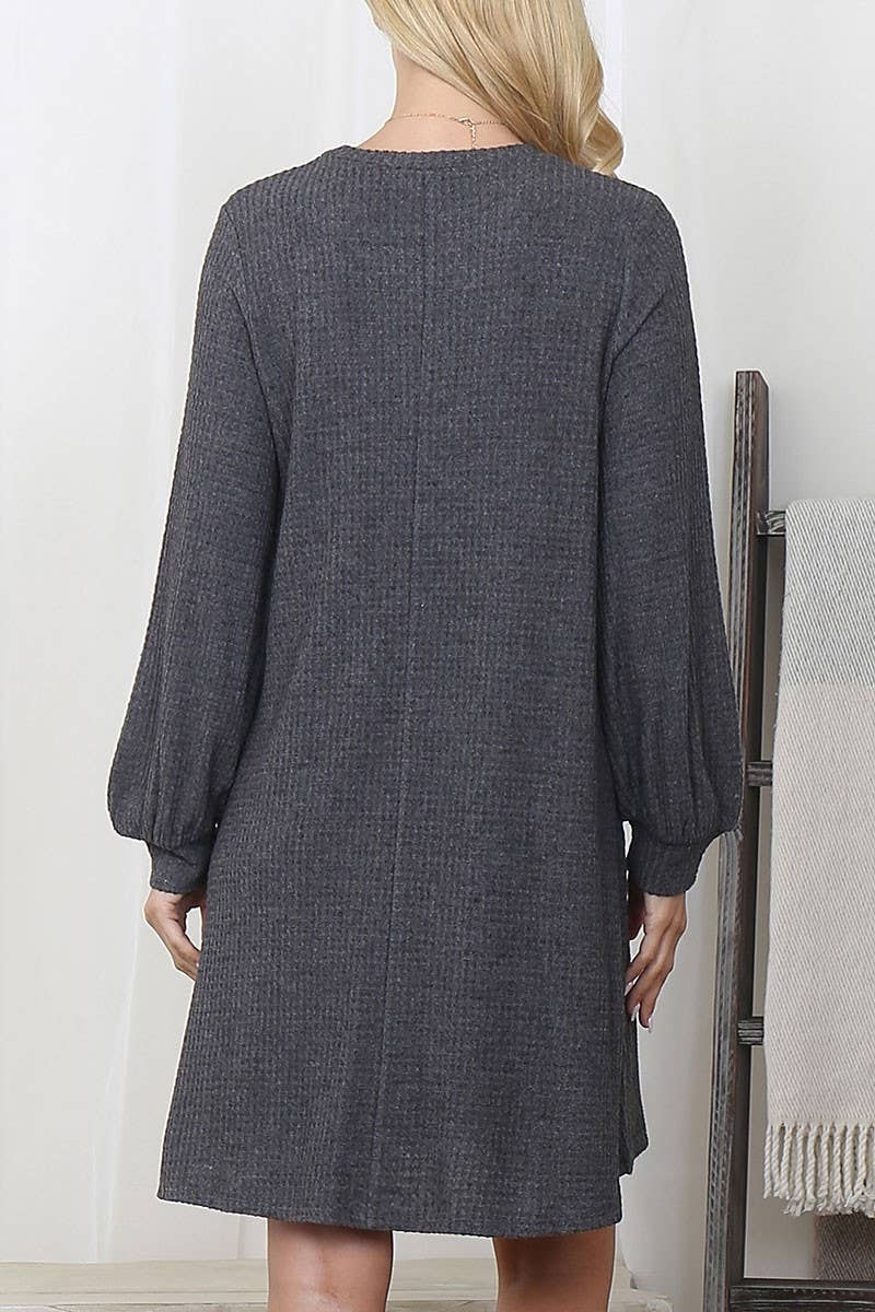 BRUSHED WAFFLE BUBBLE SLEEVE POCKET DRESS: Charcoal