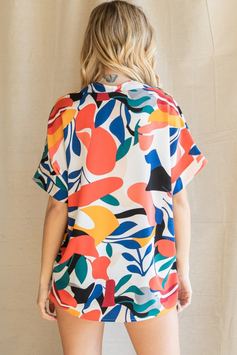 SALE! Jodifl Print top with a V-neckline and short dolman sleeves